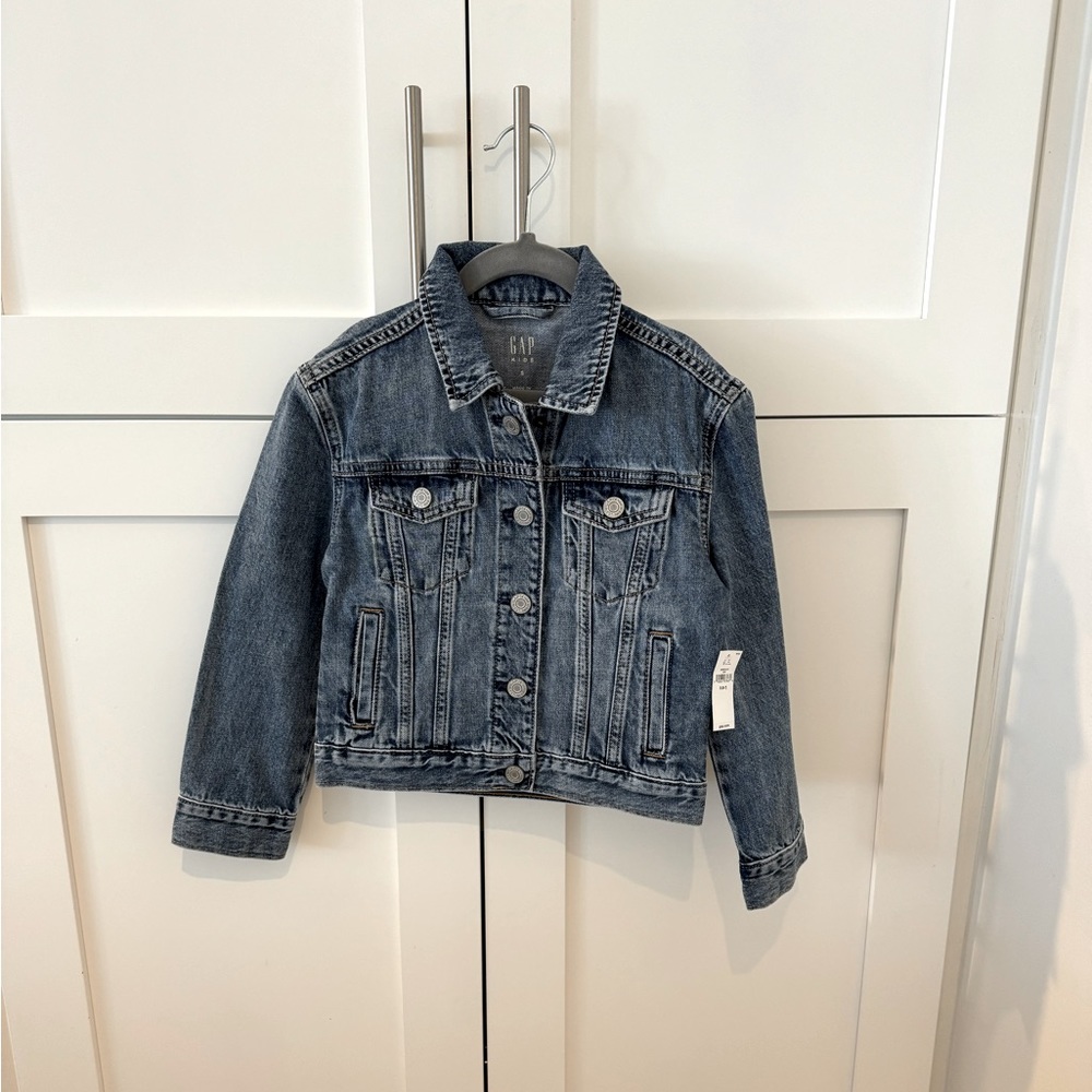 GAP Girls denim jacket. New! Size small (6/7). Cute heart design on back.